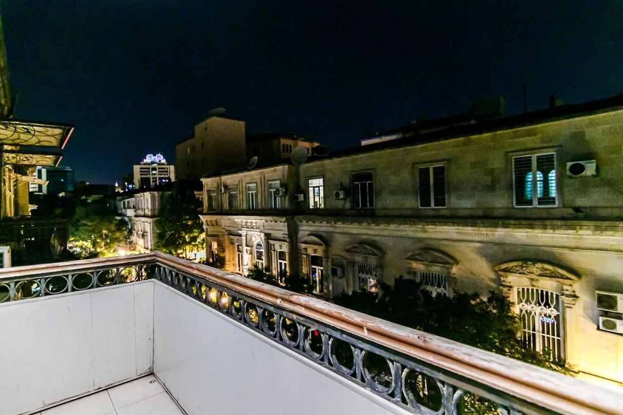 Luxury Apartment In Targovu バクー