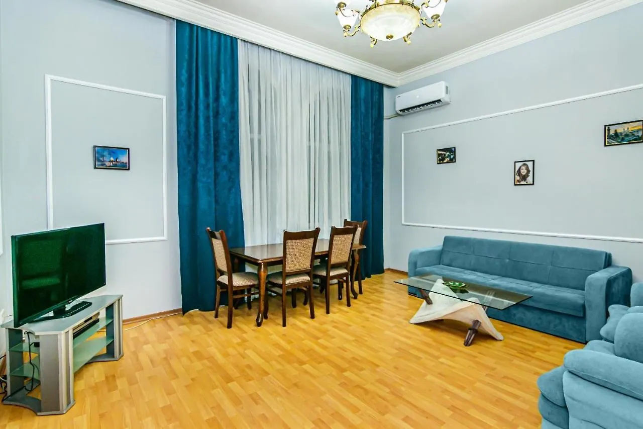 Luxury Apartment In Targovu バクー