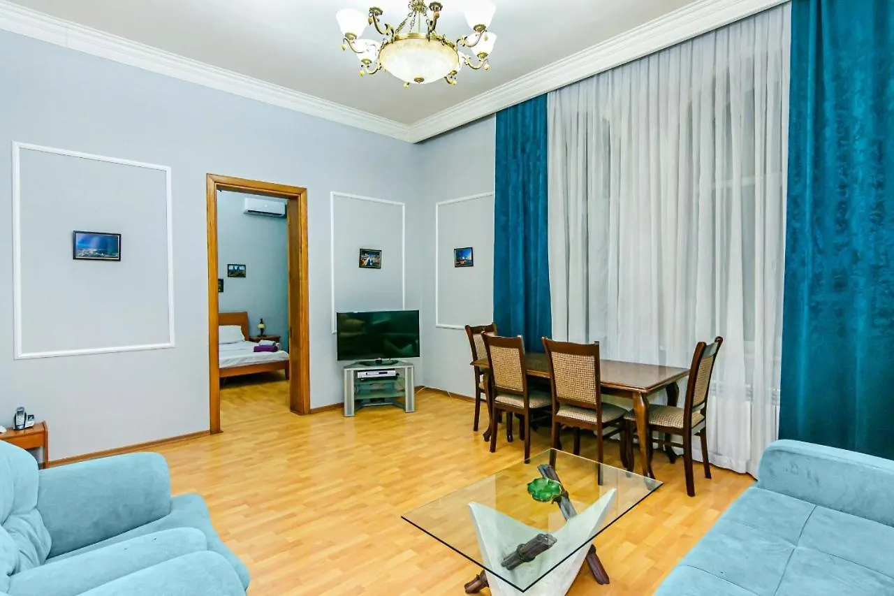 Luxury Apartment In Targovu バクー